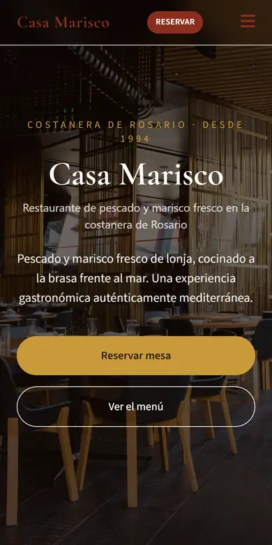 Página de ejemplo de un restaurante de pescado vista en un celular